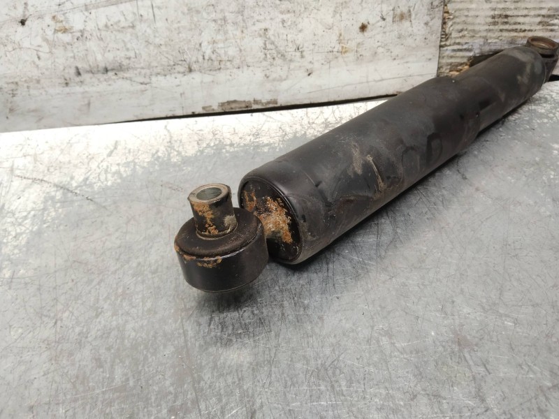 Recambio de amortiguador trasero izquierdo para kia soul diva referencia OEM IAM 553002K300  