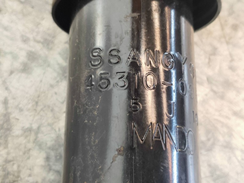 Recambio de amortiguador trasero izquierdo para ssangyong kyron 200 xdi limited referencia OEM IAM 4531009502  