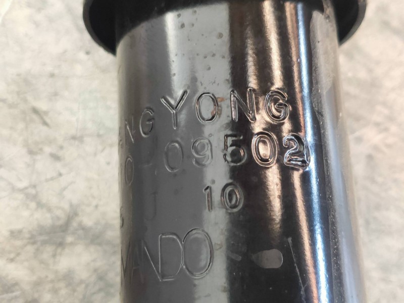 Recambio de amortiguador trasero izquierdo para ssangyong kyron 200 xdi limited referencia OEM IAM 4531009502  