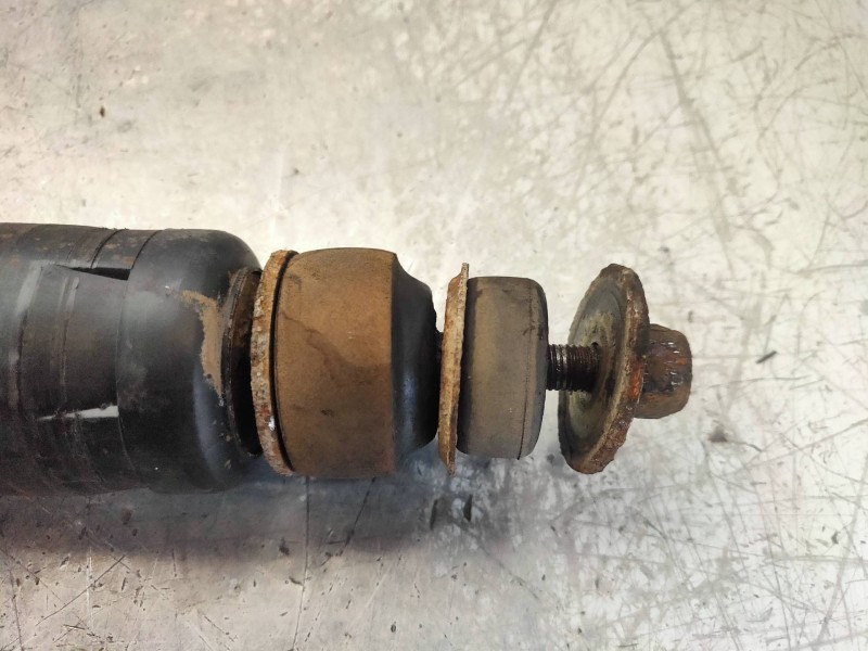 Recambio de amortiguador trasero izquierdo para ssangyong kyron 200 xdi limited referencia OEM IAM 4531009502  