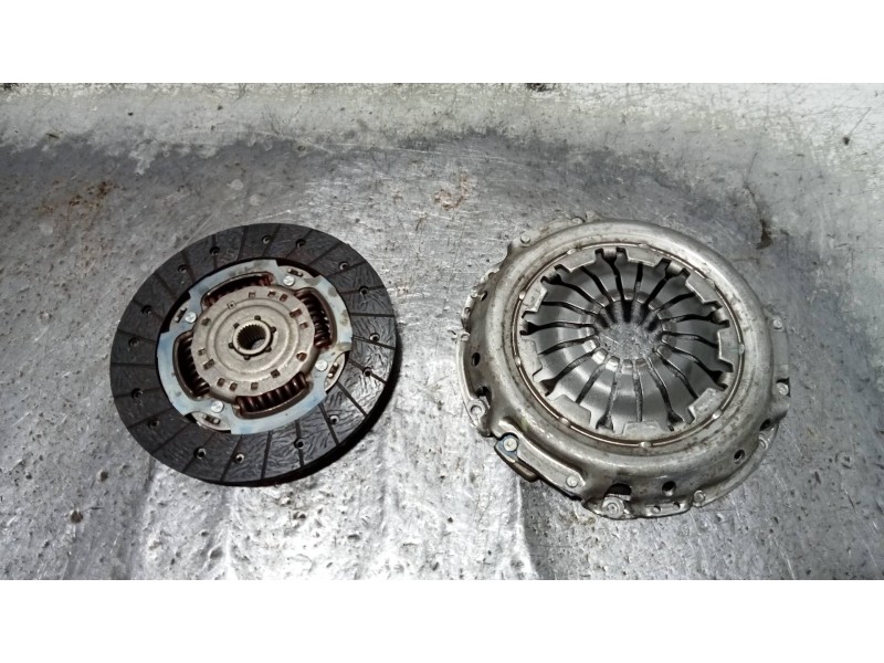 Recambio de kit embrague para renault clio iv 0.9 referencia OEM IAM   