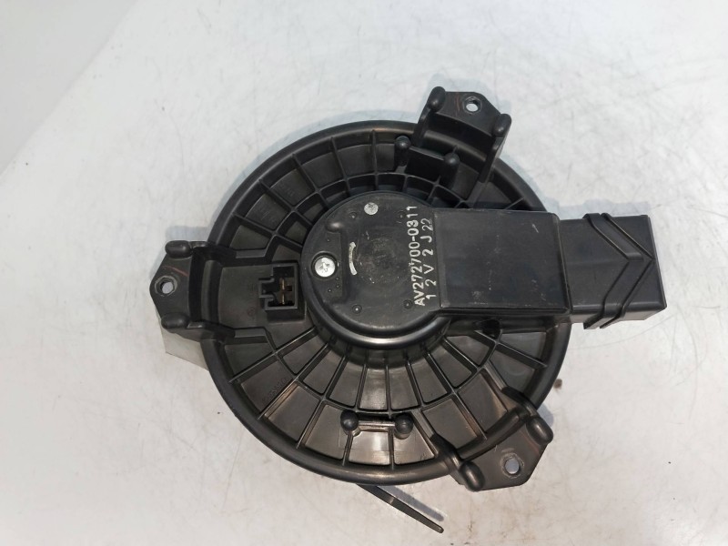 Recambio de motor calefaccion para toyota yaris (ncp1/nlp1/scp1) 1.4 turbodiesel cat referencia OEM IAM AV2727000311  