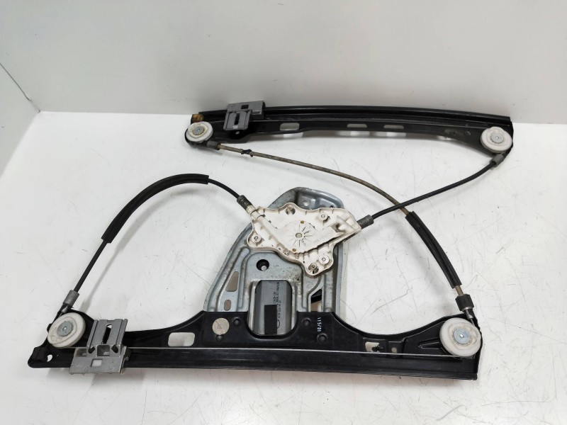 Recambio de elevalunas delantero derecho para mercedes clase c (w203) berlina referencia OEM IAM A2208204542 119650105 4P