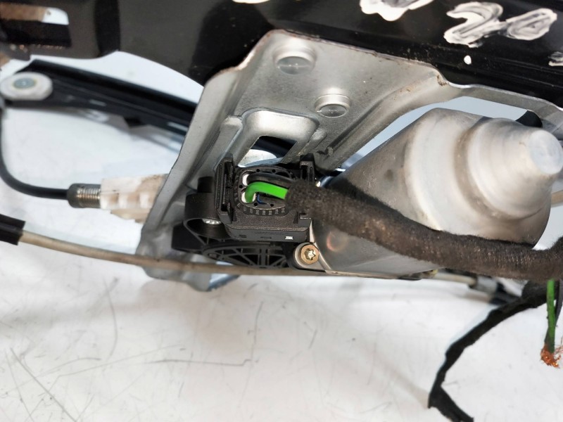 Recambio de elevalunas delantero izquierdo para mercedes clase c (w203) berlina referencia OEM IAM A2208204642 119651102 4P