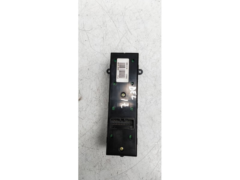 Recambio de mando elevalunas delantero izquierdo para kia soul diva referencia OEM IAM 935702K000  