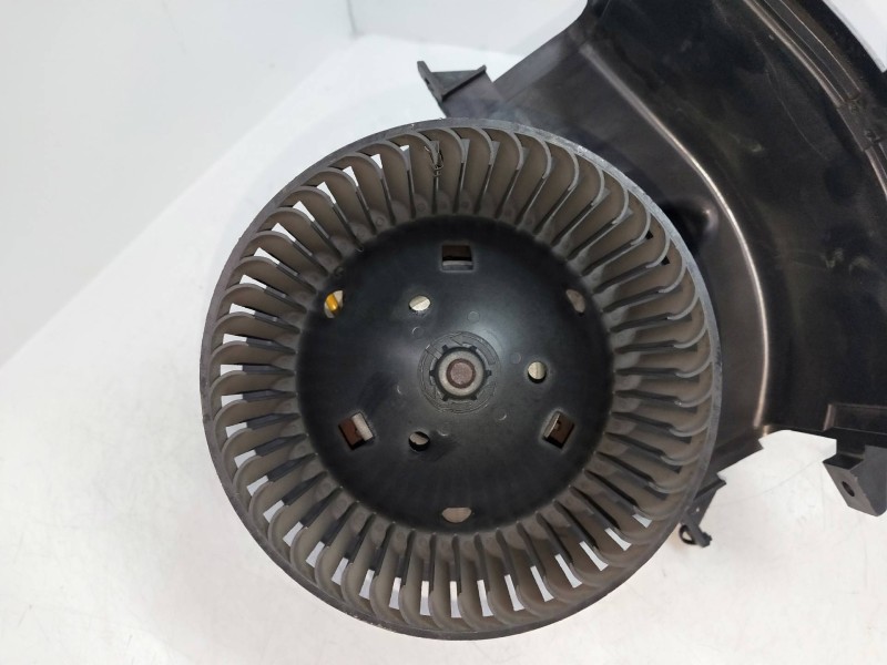 Recambio de motor calefaccion para volkswagen caddy ka/kb (9k9) furg. referencia OEM IAM 833658D  