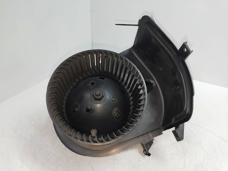 Recambio de motor calefaccion para volkswagen caddy ka/kb (9k9) furg. referencia OEM IAM 833658D  