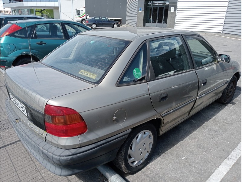 opel astra f berlina del año 1996