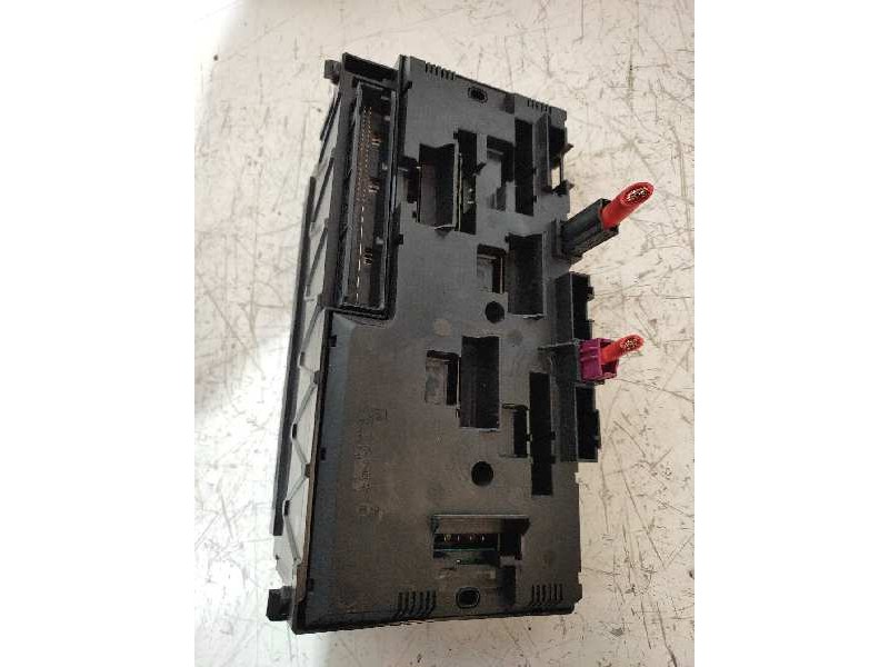 Recambio de caja reles / fusibles para bmw serie 5 lim. (f10) 520d referencia OEM IAM 925281501 317033442E 300813 04652843