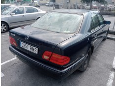 mercedes clase e (w210) berlina del año 2001 2