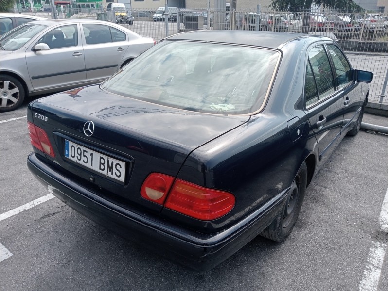 mercedes clase e (w210) berlina del año 2001