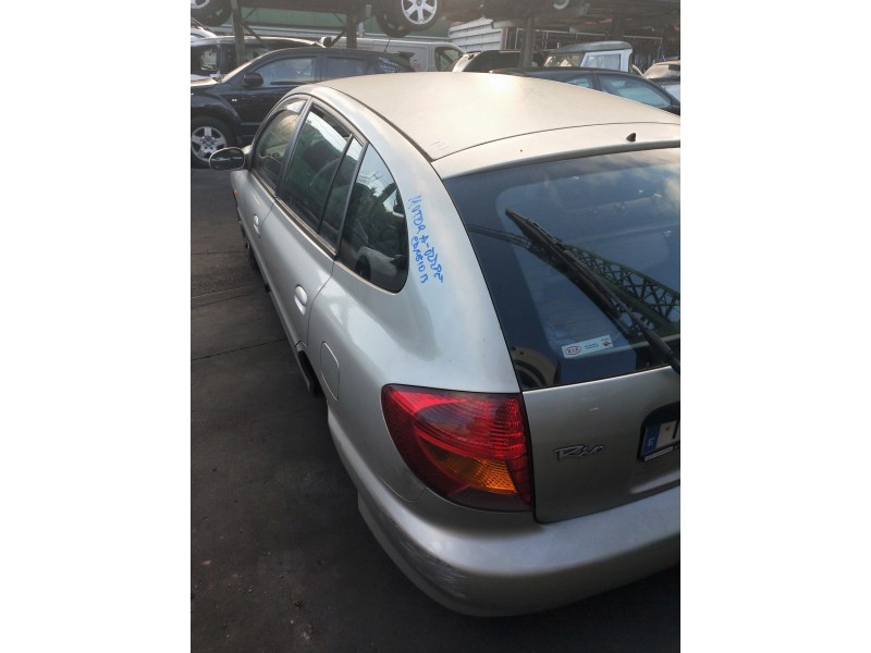 kia rio del año 2001