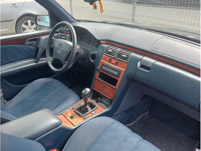 mercedes clase e (w210) berlina del año 2001