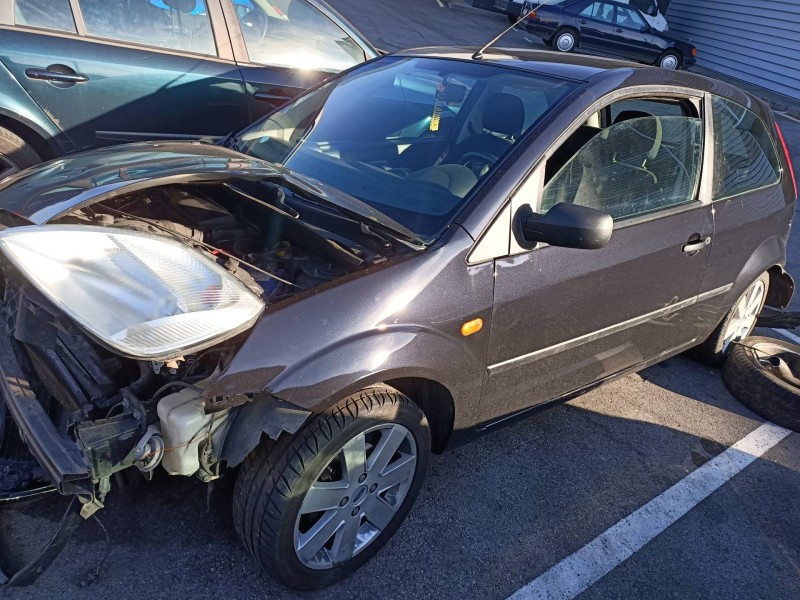 ford fiesta (cbk) del año 2004