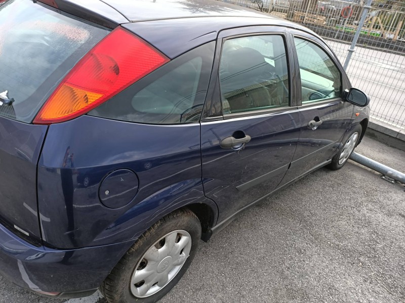 ford focus berlina (cak) del año 2000