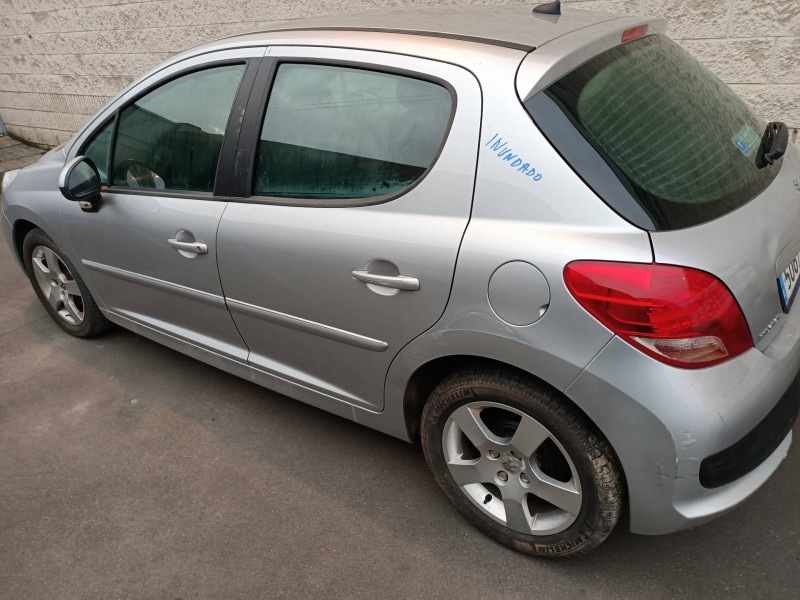 peugeot 207 del año 2010