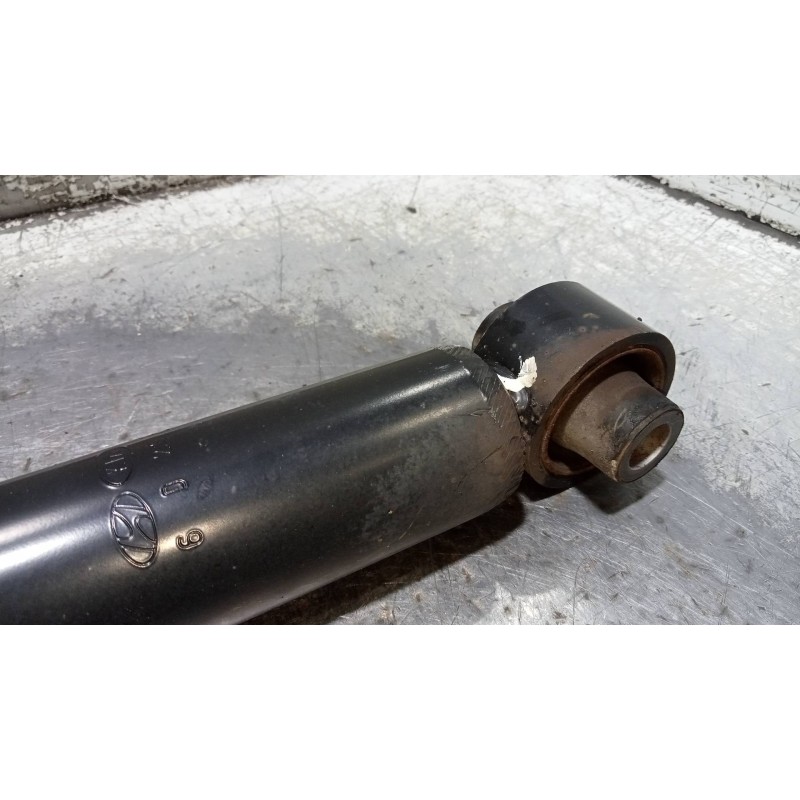 Recambio de amortiguador trasero derecho para kia sportage business 2wd referencia OEM IAM 55300F1000  