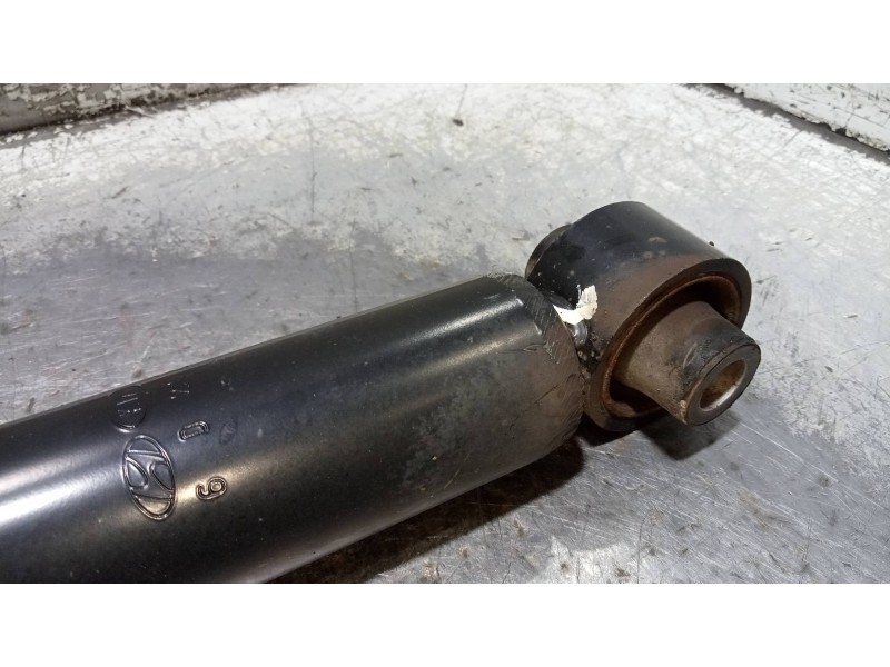 Recambio de amortiguador trasero derecho para kia sportage business 2wd referencia OEM IAM 55300F1000  