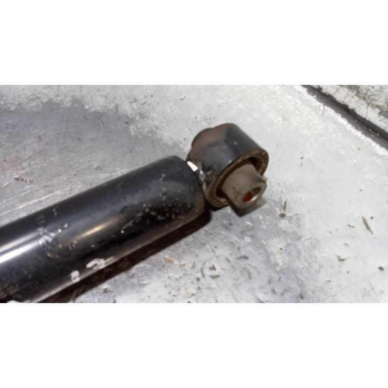 Recambio de amortiguador trasero izquierdo para kia sportage business 2wd referencia OEM IAM 55300F1000  