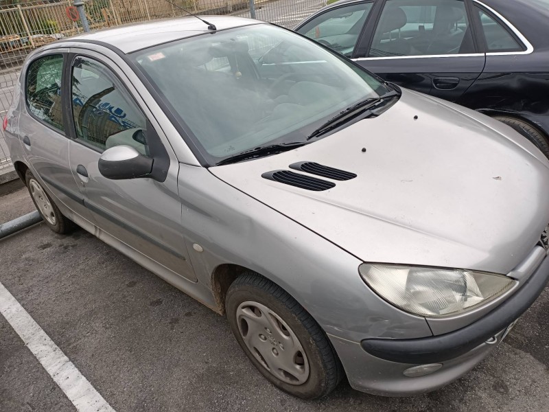 peugeot 206 berlina del año 2001