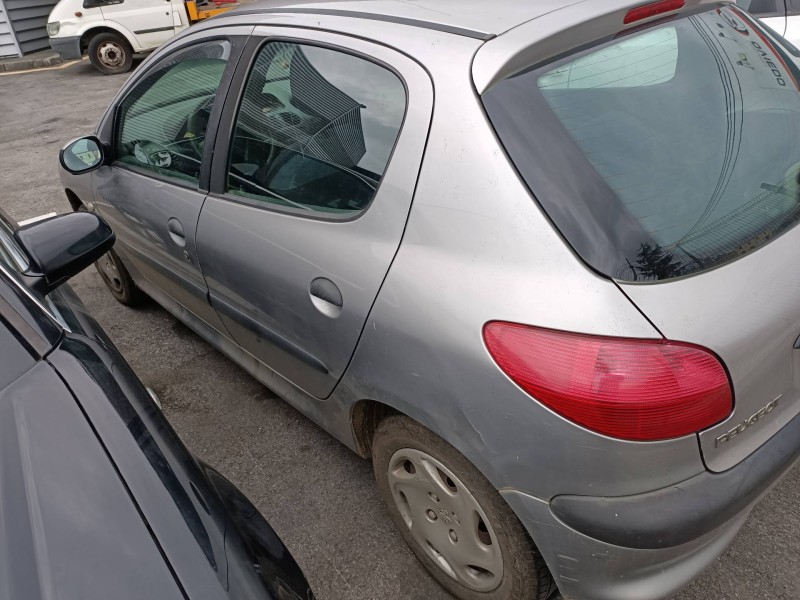 peugeot 206 berlina del año 2001