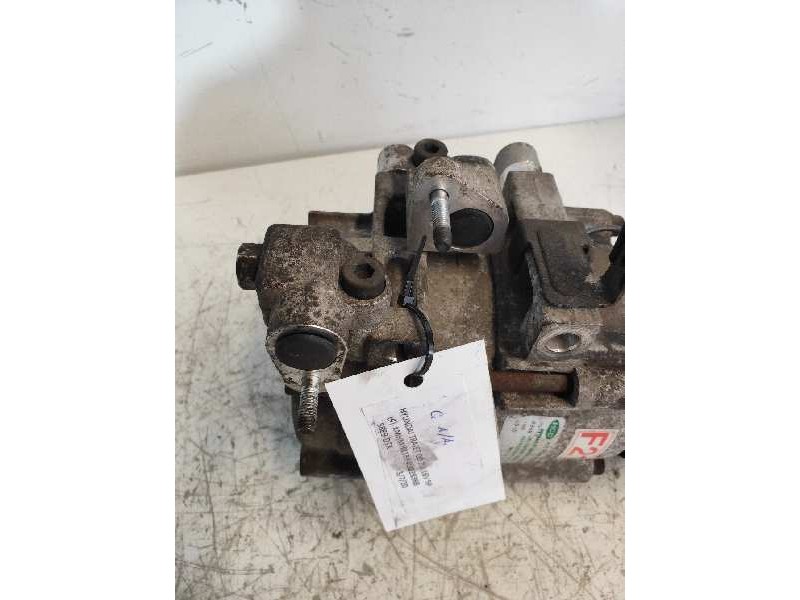 Recambio de compresor aire acondicionado para hyundai trajet (fo) 2.0 gls referencia OEM IAM AJ2AA01 F21 HS18