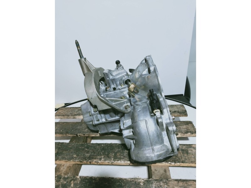 Recambio de caja cambios para daewoo nubira berlina cd referencia OEM IAM BC372 RQ003950 