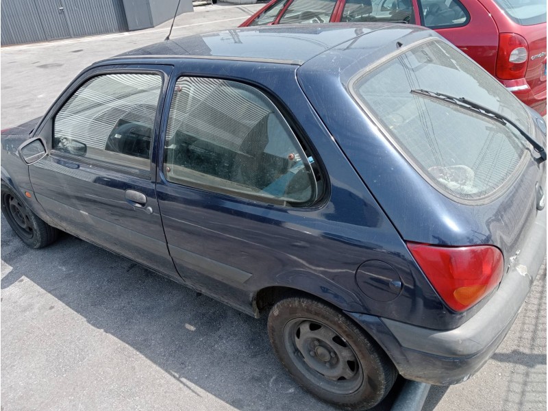 ford fiesta berlina (dx) del año 2000