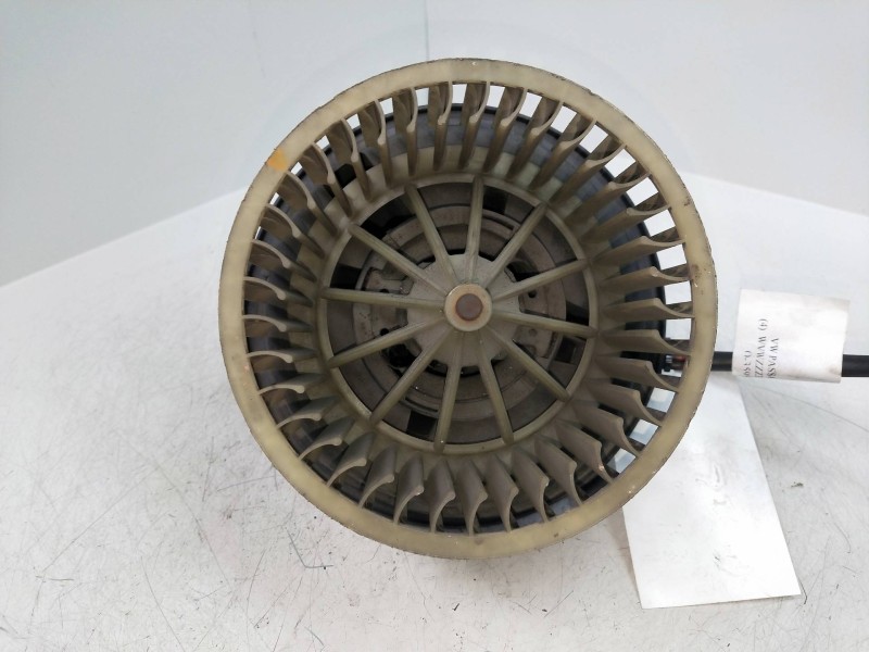 Recambio de motor calefaccion para volkswagen passat berlina (312) 1.8 referencia OEM IAM   