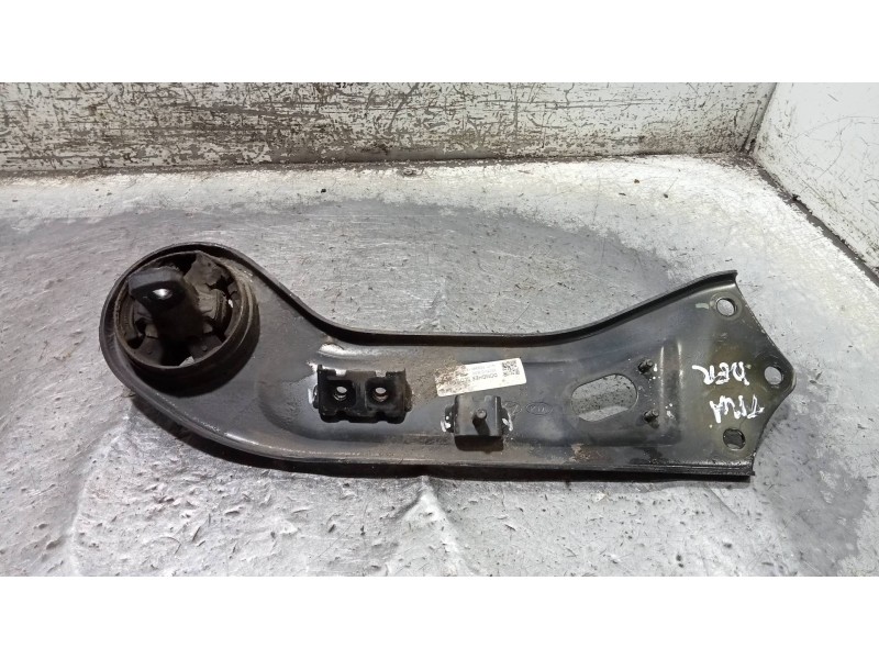 Recambio de brazo suspension superior trasero derecho para kia sportage business 2wd referencia OEM IAM 55280D3050  