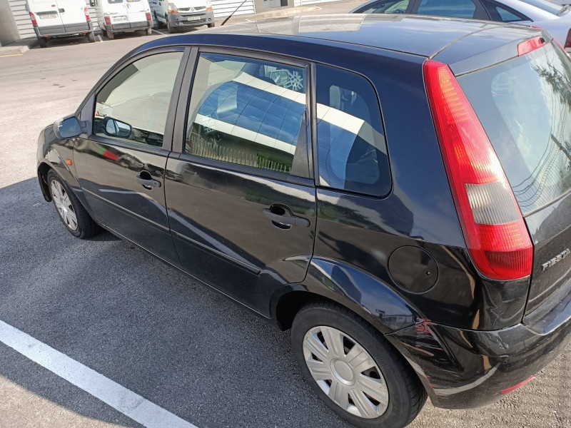 ford fiesta (cbk) del año 2004