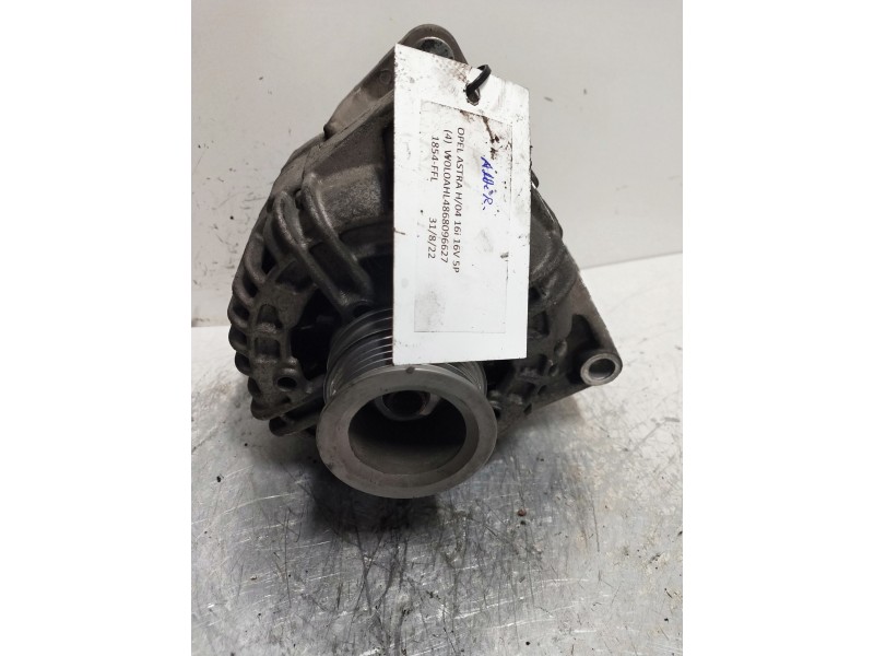 Recambio de alternador para opel astra h berlina cosmo referencia OEM IAM 0124425067  