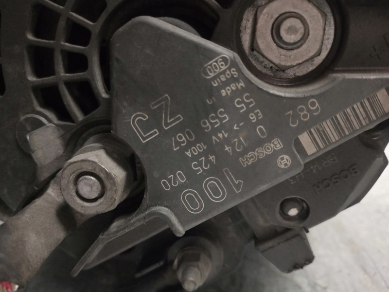 Recambio de alternador para opel astra h berlina cosmo referencia OEM IAM 0124425067  