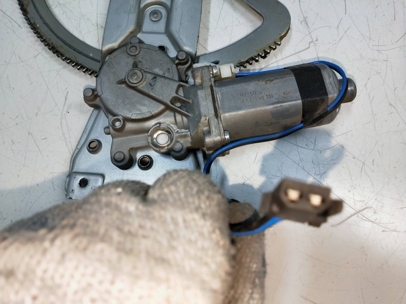 Recambio de elevalunas delantero izquierdo para mercedes sprinter 02.00  caja cerrada 2.2 cdi cat referencia OEM IAM 113863XXX  