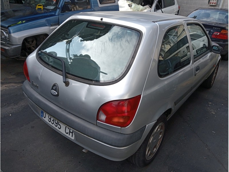 ford fiesta berlina (dx) del año 2000