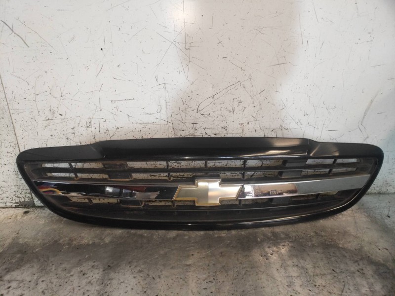 Recambio de rejilla delantera para chevrolet evanda cdx referencia OEM IAM 96399852  