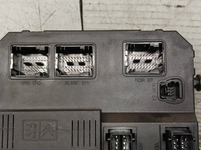 Recambio de caja reles / fusibles para citroen xsara picasso 1.6 16v sx top referencia OEM IAM 9653667680 S118085220E BSIE0200