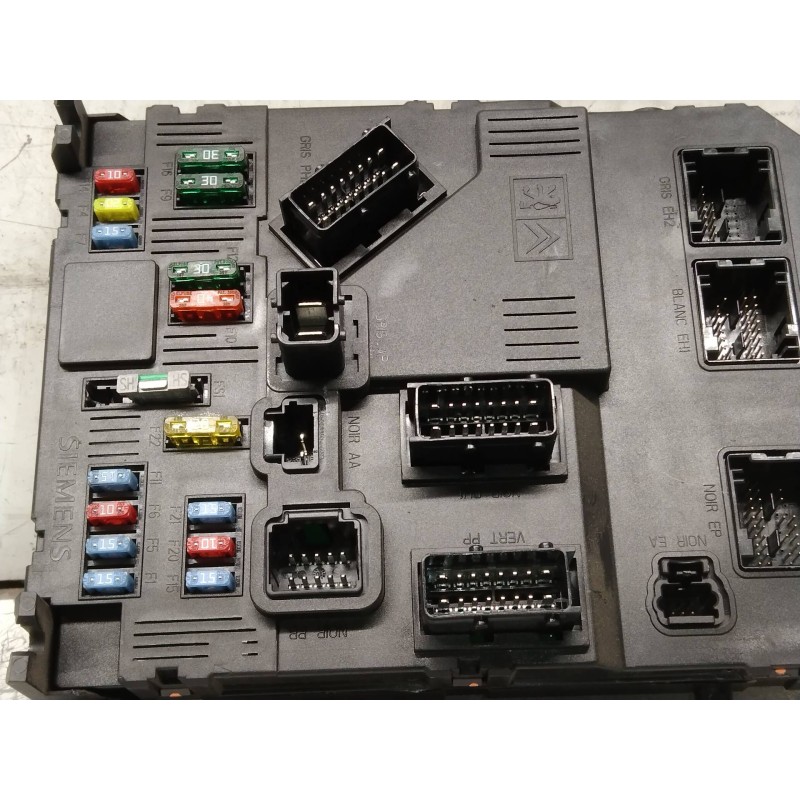 Recambio de caja reles / fusibles para citroen xsara picasso 1.6 16v sx top referencia OEM IAM 9653667680 S118085220E BSIE0200