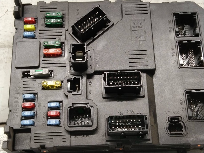 Recambio de caja reles / fusibles para citroen xsara picasso 1.6 16v sx top referencia OEM IAM 9653667680 S118085220E BSIE0200
