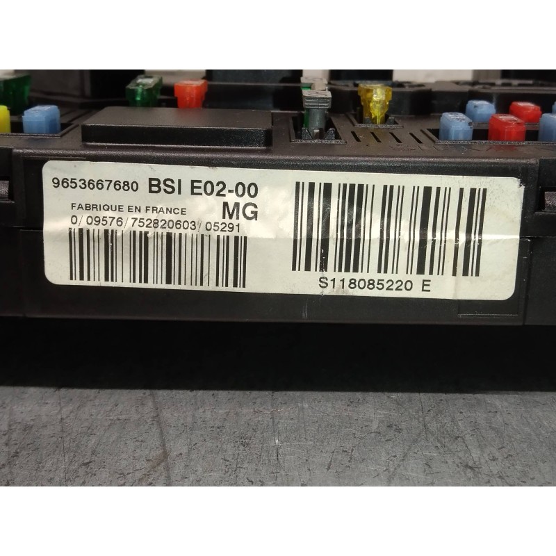 Recambio de caja reles / fusibles para citroen xsara picasso 1.6 16v sx top referencia OEM IAM 9653667680 S118085220E BSIE0200