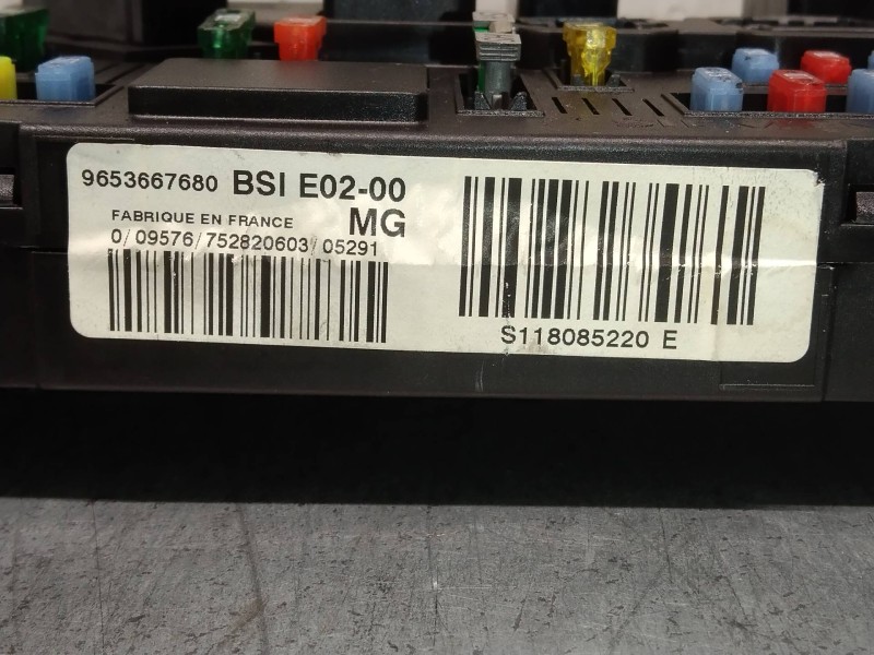 Recambio de caja reles / fusibles para citroen xsara picasso 1.6 16v sx top referencia OEM IAM 9653667680 S118085220E BSIE0200