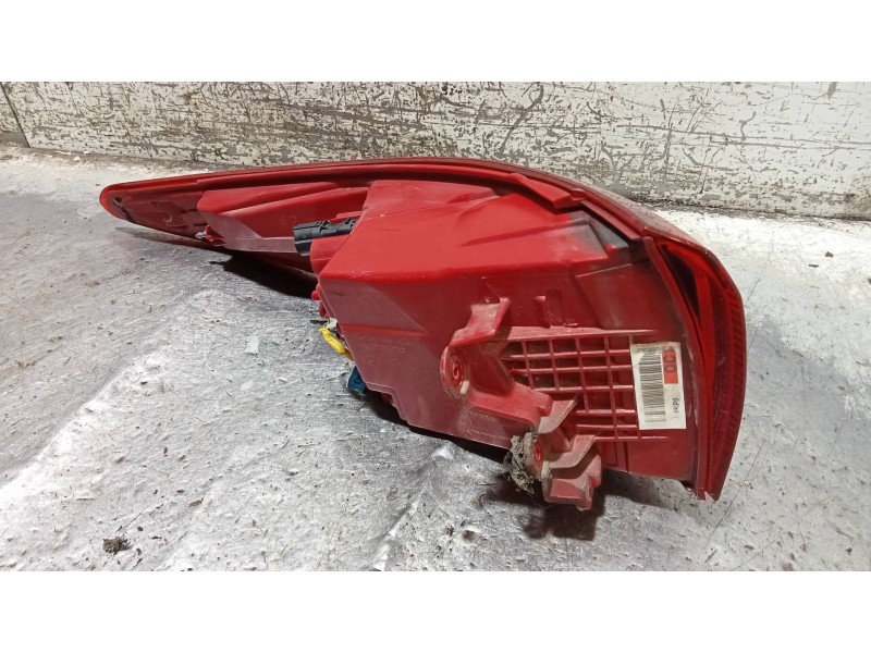 Recambio de piloto trasero derecho para kia sportage business 2wd referencia OEM IAM 92402F10  