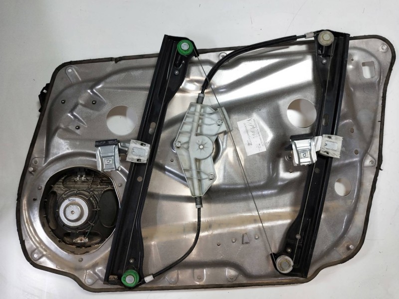 Recambio de elevalunas delantero izquierdo para mercedes clase c (w204) berlina 2.2 cdi cat referencia OEM IAM A2048200142 97113