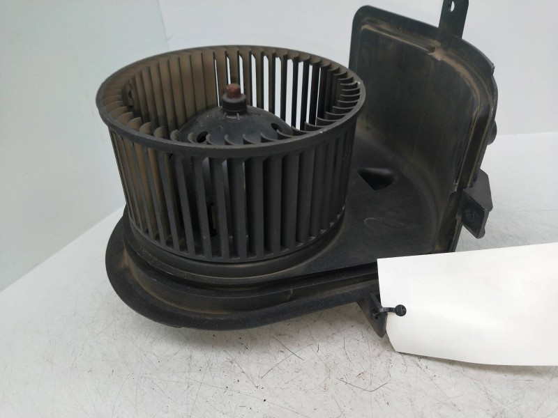 Recambio de motor calefaccion para volkswagen vento (1h2) gl referencia OEM IAM 833658D 1H1820021 