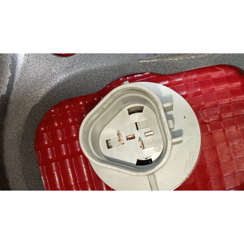 Recambio de piloto trasero derecho interior para kia sportage business 2wd referencia OEM IAM 92406F10  