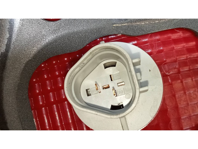 Recambio de piloto trasero derecho interior para kia sportage business 2wd referencia OEM IAM 92406F10  