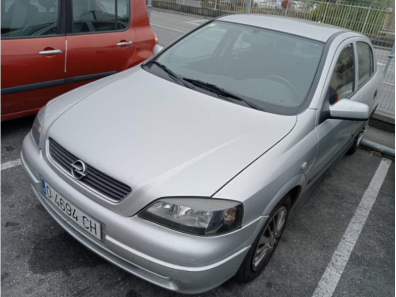 opel astra g berlina del año 2000
