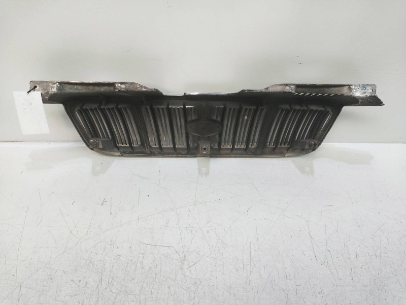 Recambio de rejilla delantera para kia carens 1.8 cat referencia OEM IAM   