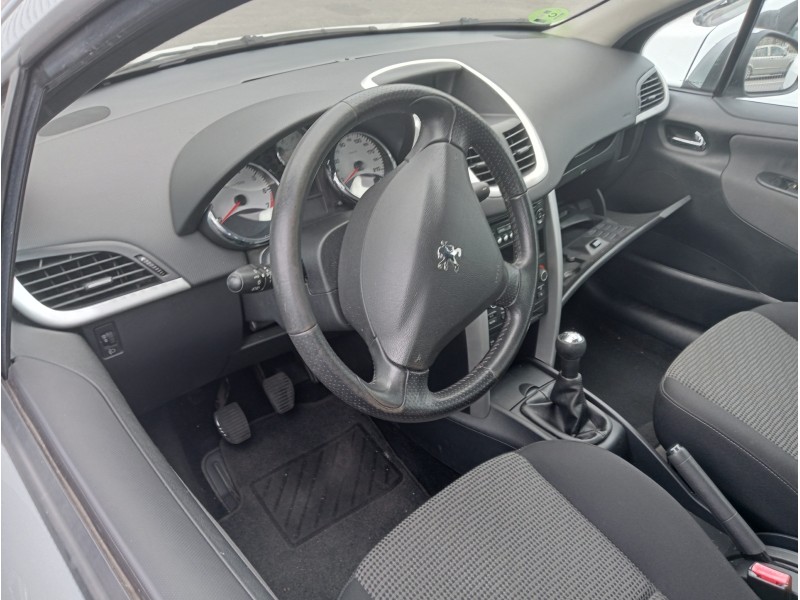 peugeot 207 del año 2010