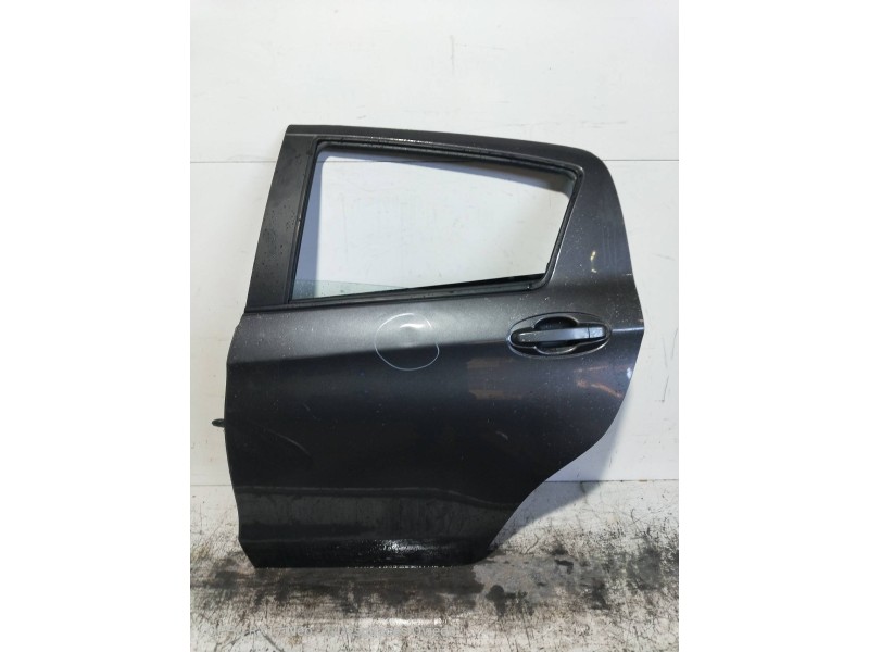 Recambio de puerta trasera izquierda para toyota yaris hybrid active referencia OEM IAM   5P